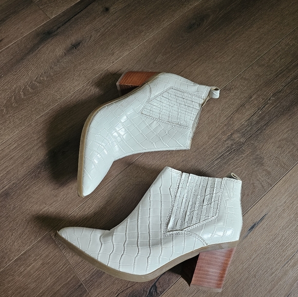 Marc Fisher Croco Emboss Leather Ankle Boot - Picture 8 of 11